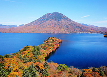 中禅寺湖の紅葉