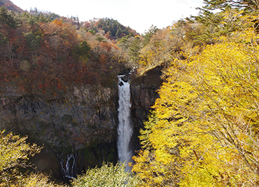 華厳滝の紅葉
